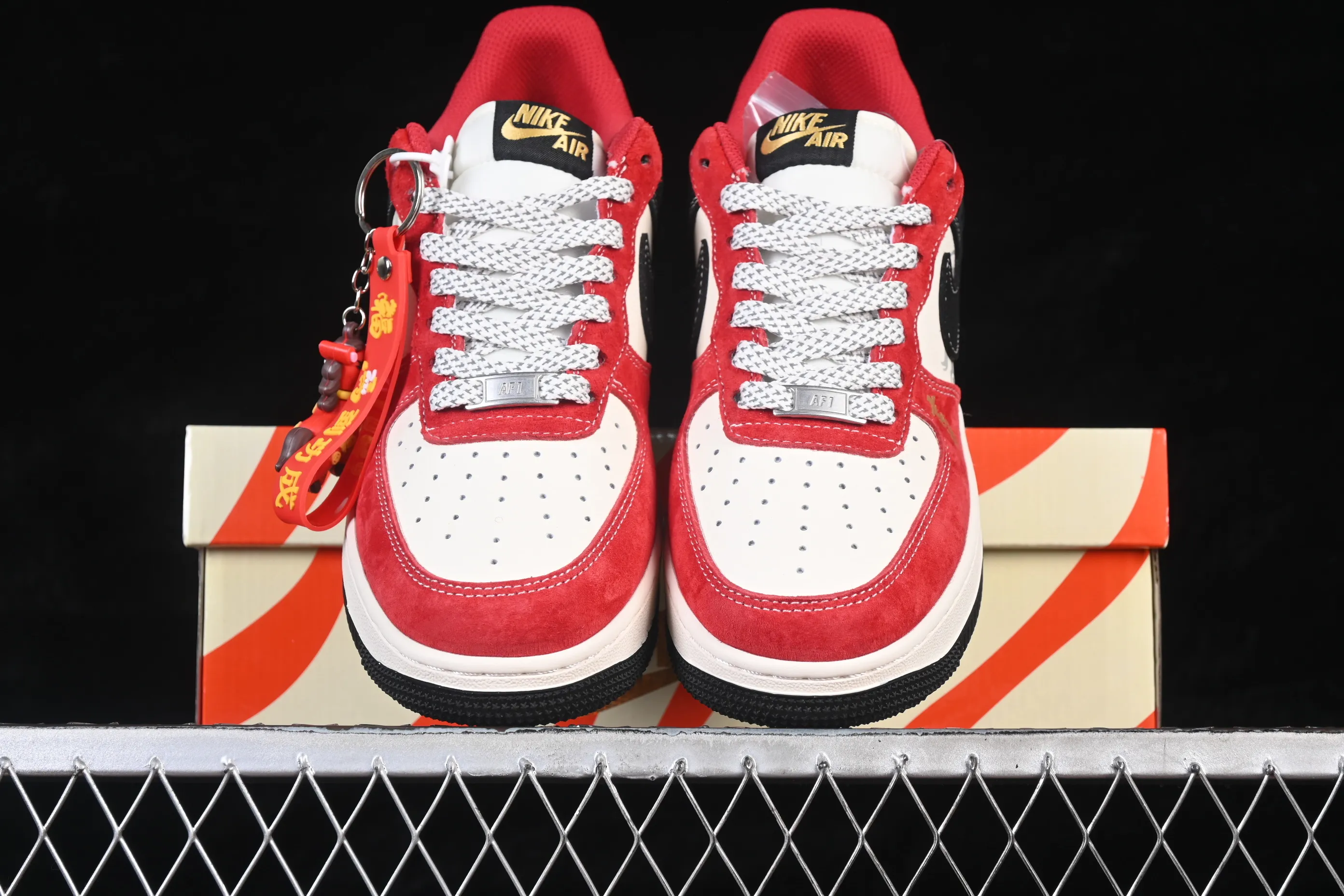All Categories Nk Air Force 1 Air Force Series Nk Air Force 1 Low Air Force Low Nike Air Force 1'07 Low Red and Black Pray for Good Luck and Good Luck Air Force 1 Low-top Casual Shoes FC1688-264